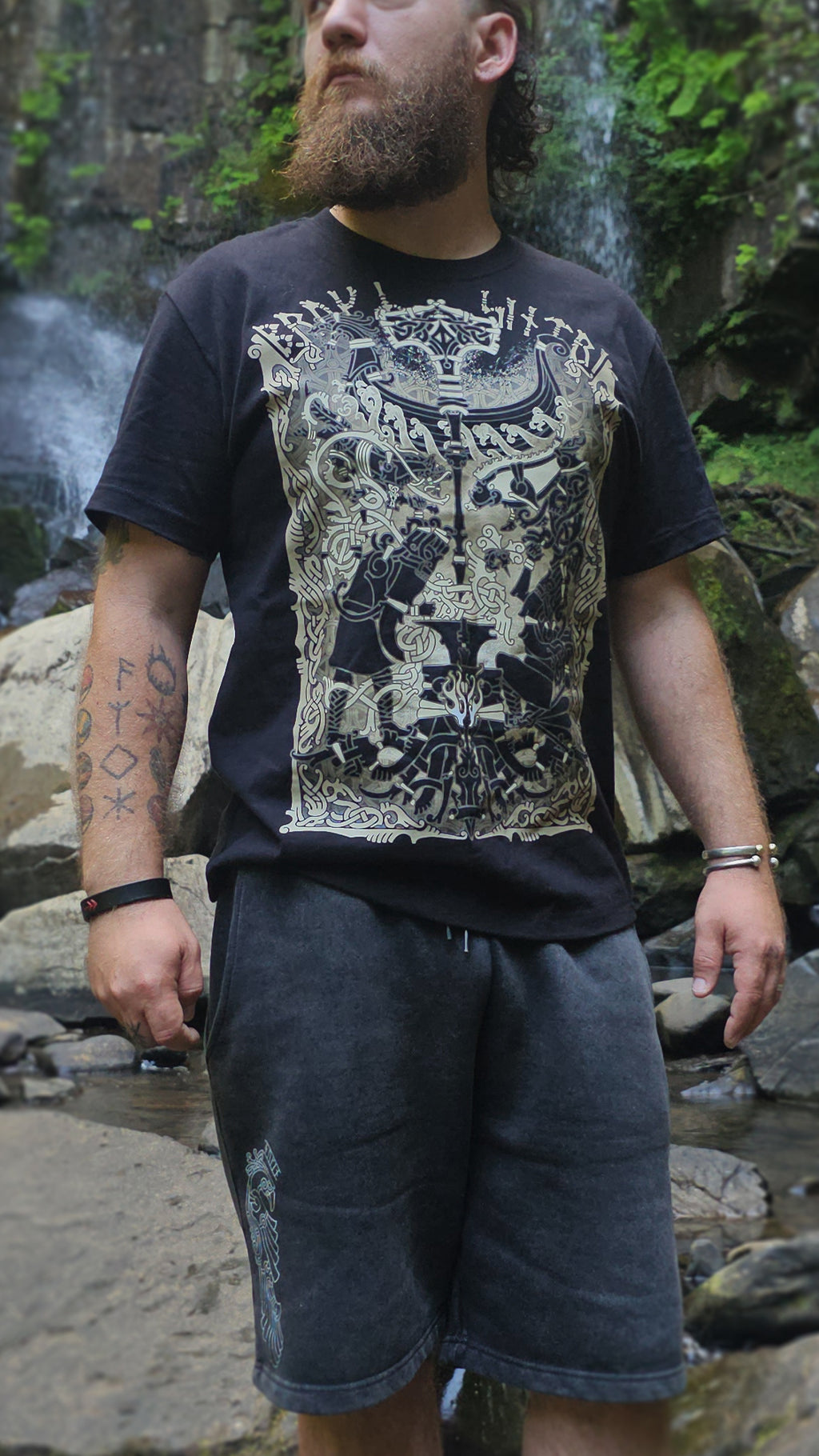 Tee: Brokkr and Sindri