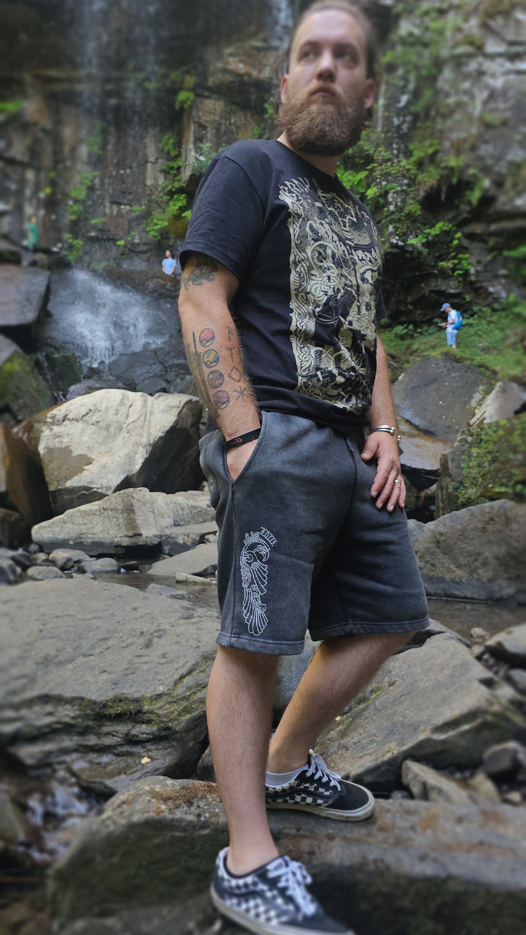 Tee: Brokkr and Sindri